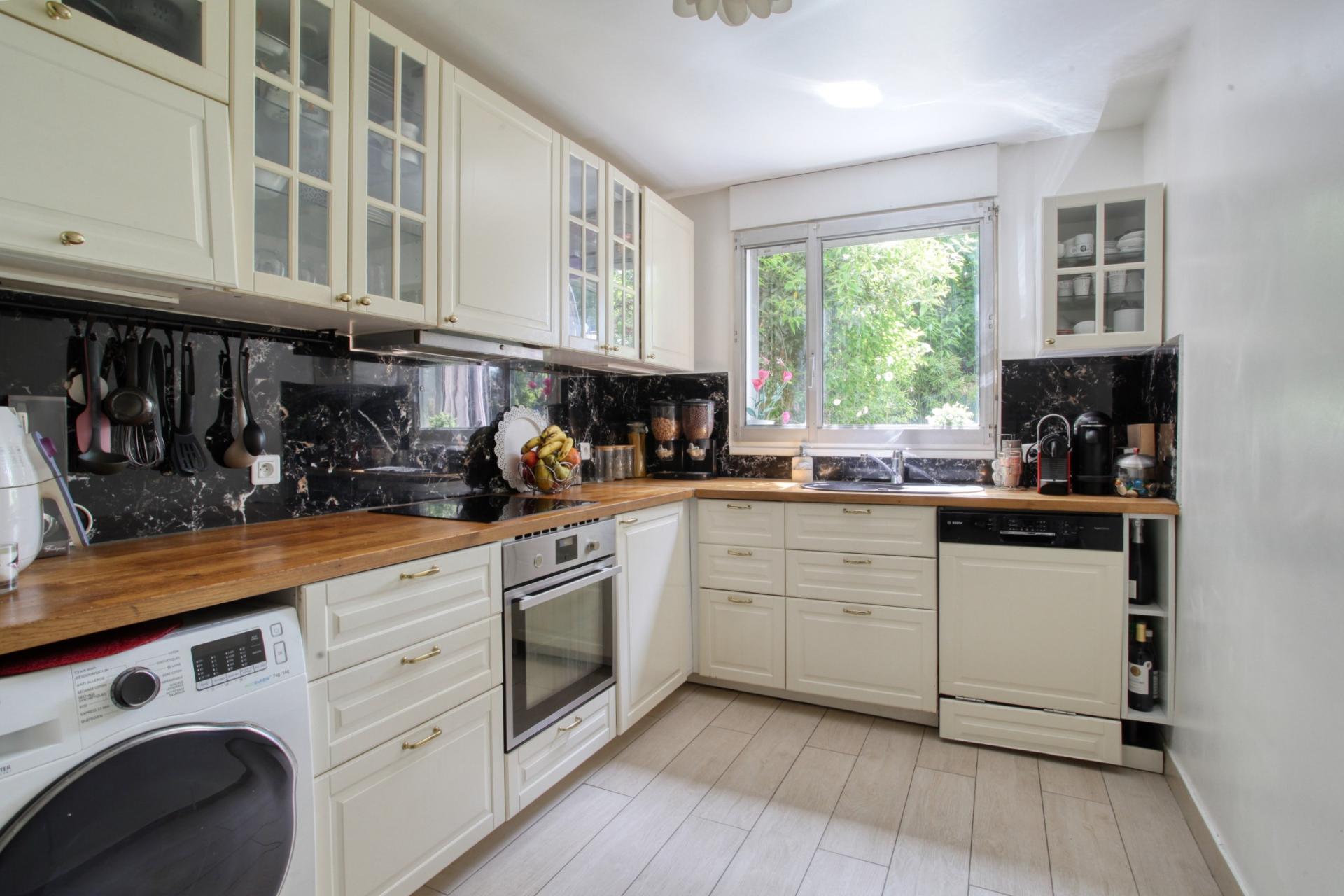 Maison a louer courbevoie - 4 pièce(s) - 86 m2 - Surfyn