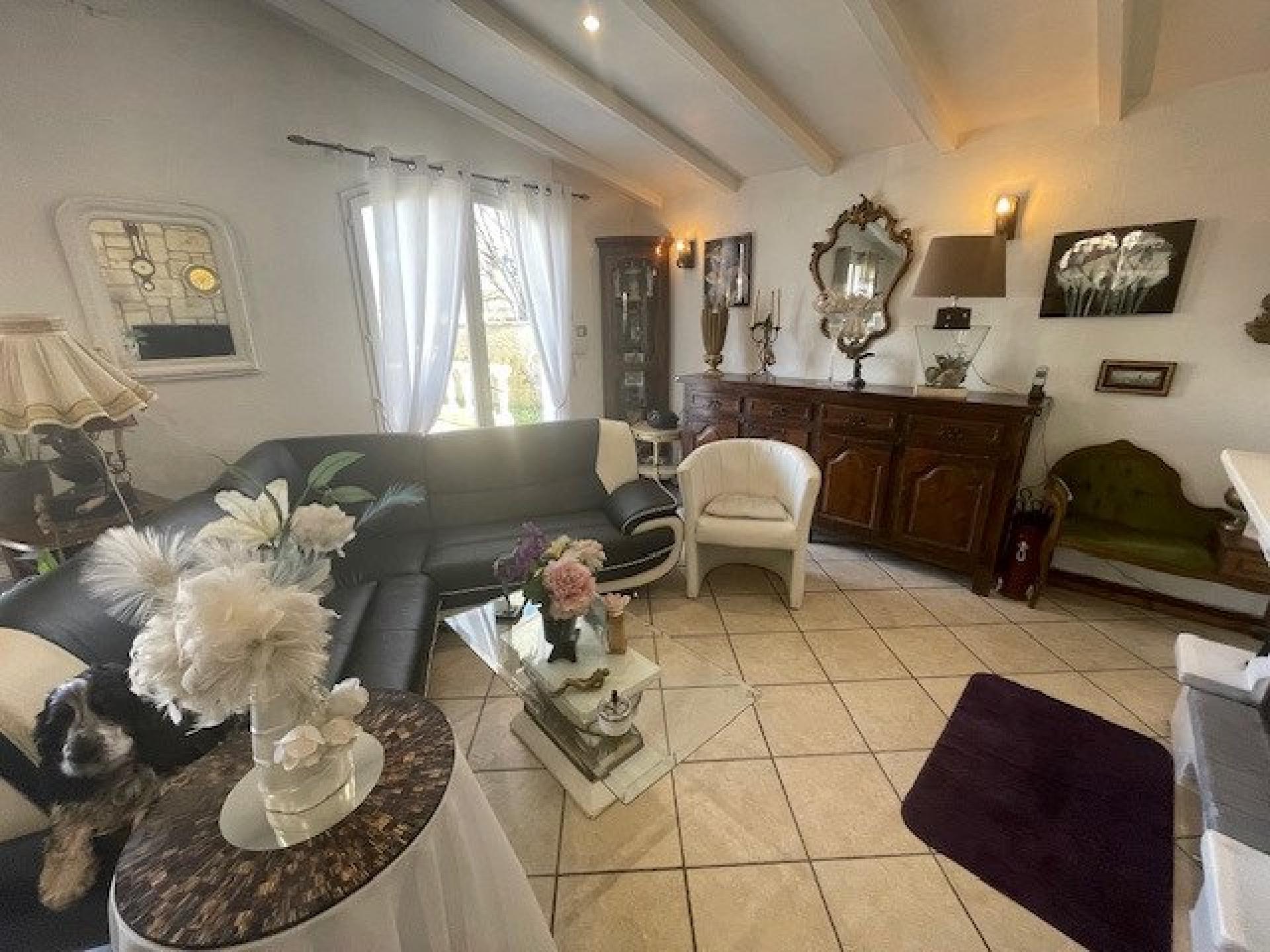 Vente de maison 6 pièces à Saint-Vivien-De-Médoc 33590 : 301m², prix