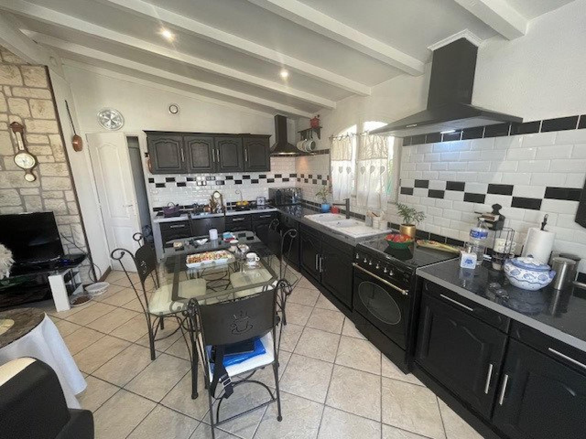Vente de maison 6 pièces à Saint-Vivien-De-Médoc 33590 : 301m², prix