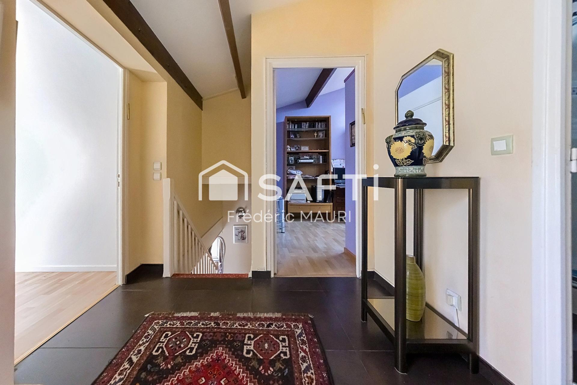 Maison a louer courbevoie - 5 pièce(s) - 130 m2 - Surfyn