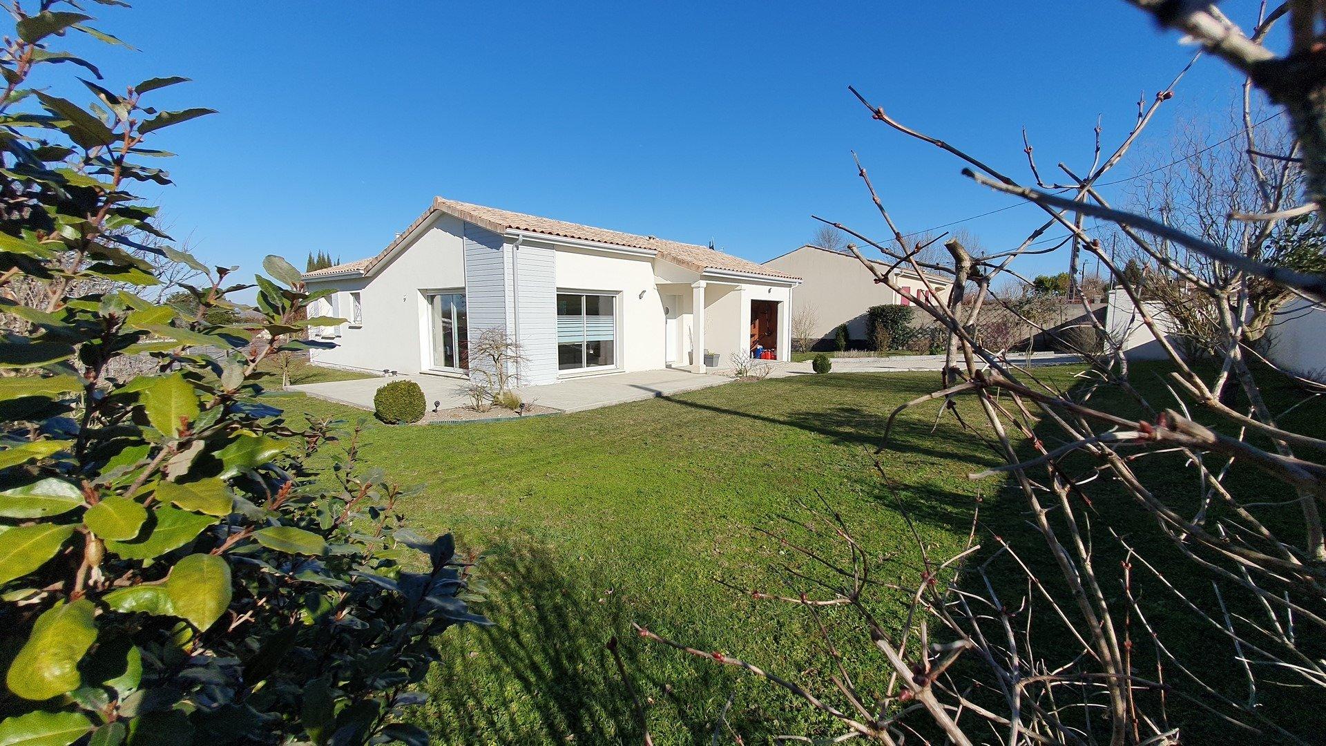 Vente de maison 4 pièces à BarbezieuxSaintHilaire 16300 83m², prix